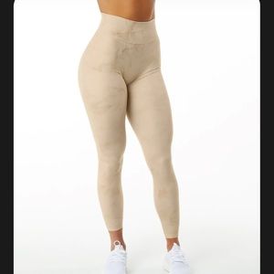 Alphalete alphalux wonder leggings 27” color hazelnut